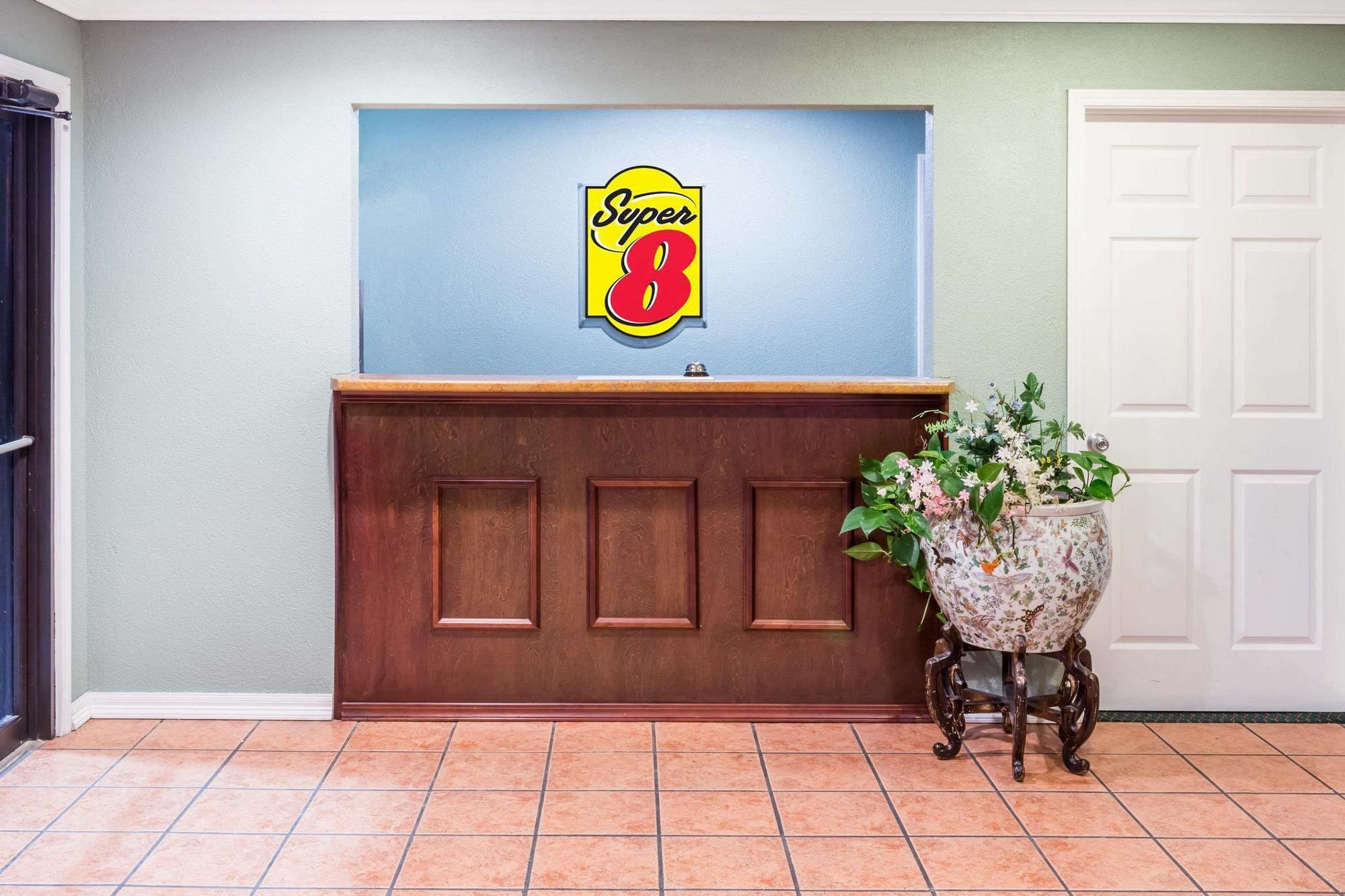Super 8 By Wyndham Kinder La المظهر الخارجي الصورة